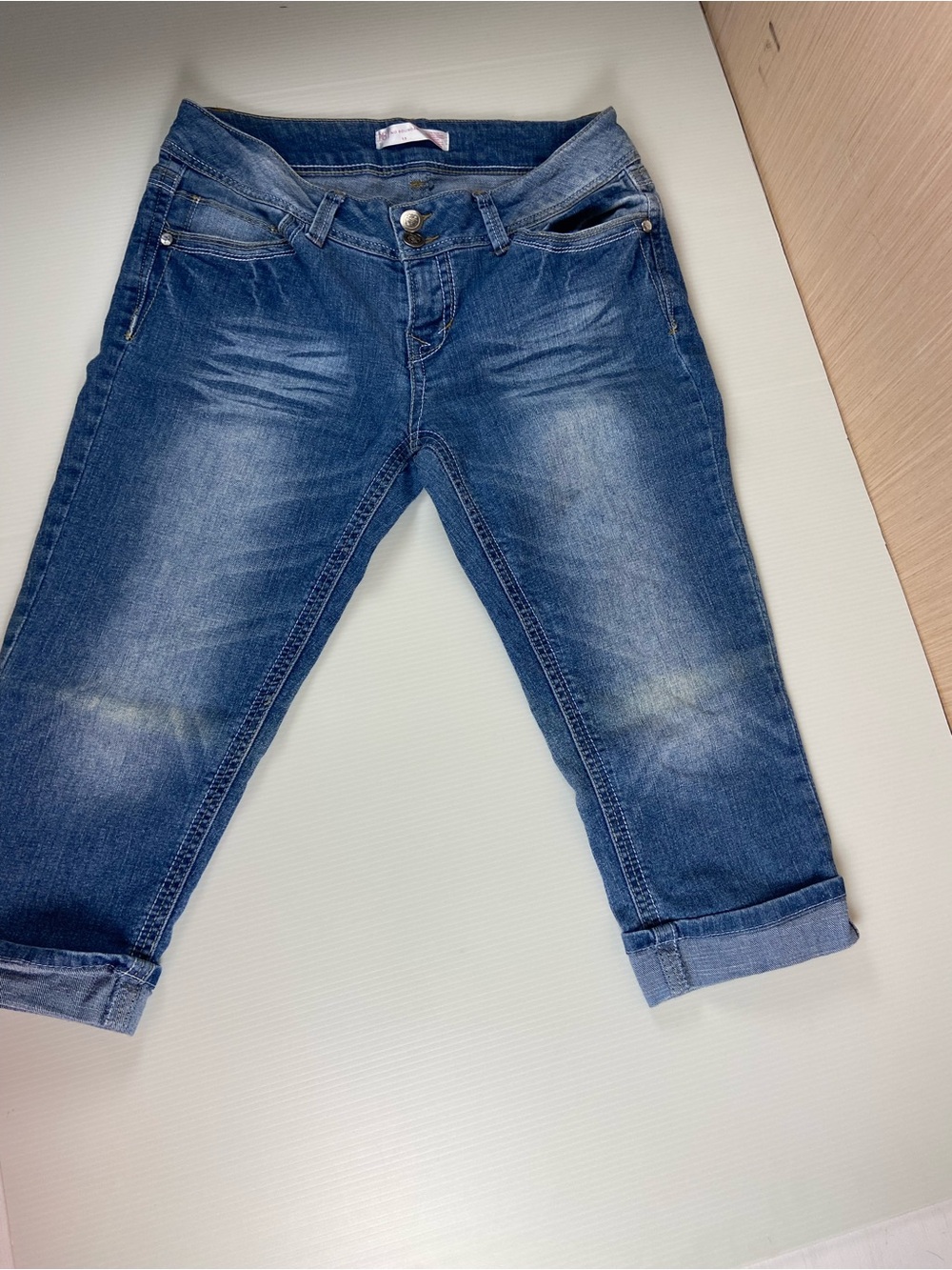 No Boundaries Denim Capri Jeans Size 13 Embroidered Back Pockets